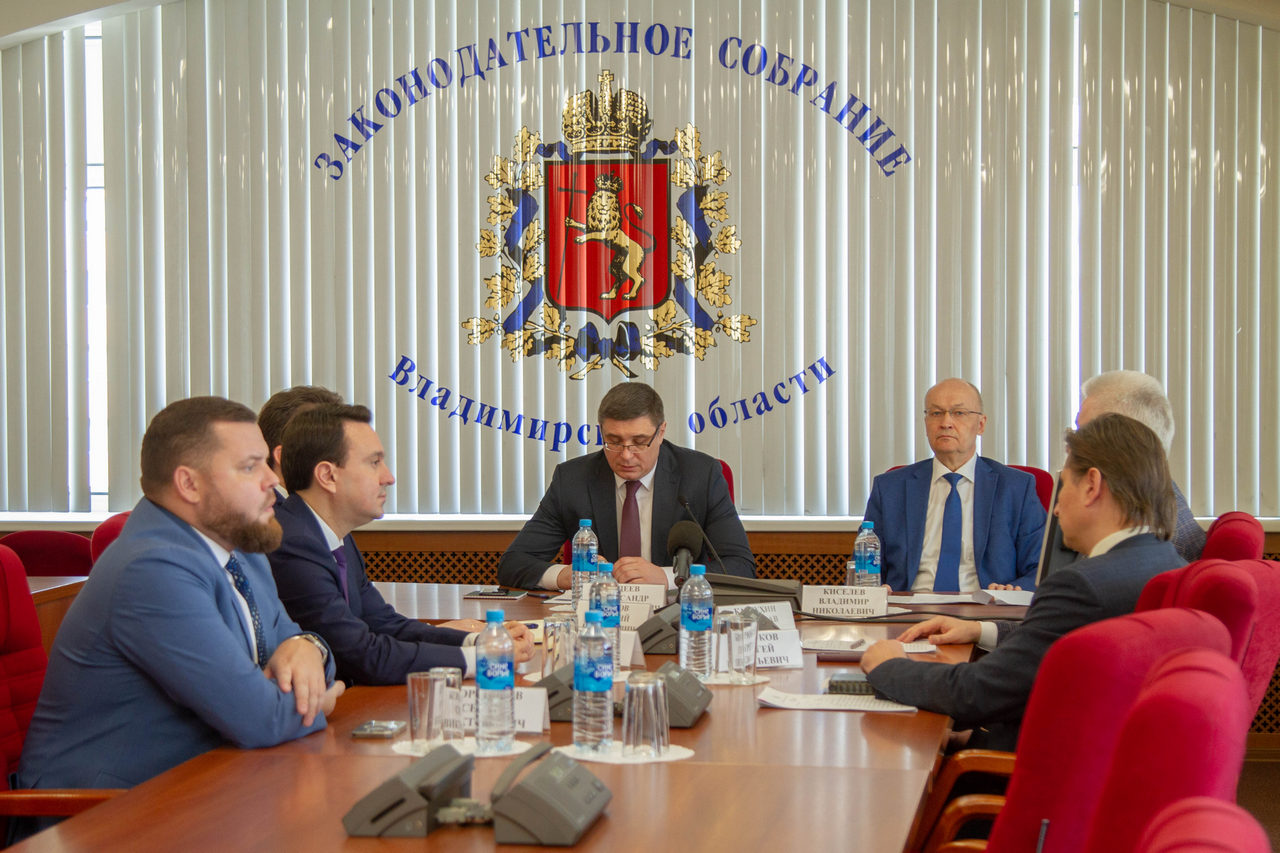 Губернатор Александр Авдеев встретился с лидерами фракций Законодательного Собрания
